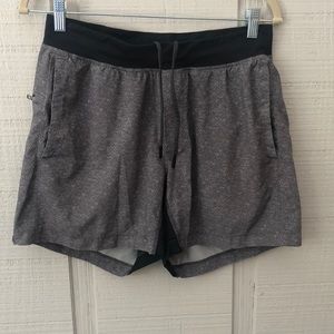 Men’s Lululemon medium 5.5” short